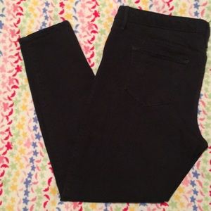 Black mid-rise stretch jeggings